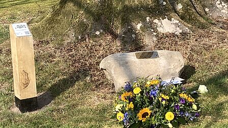 Gedenksteen bij Kasteel Engelenburg